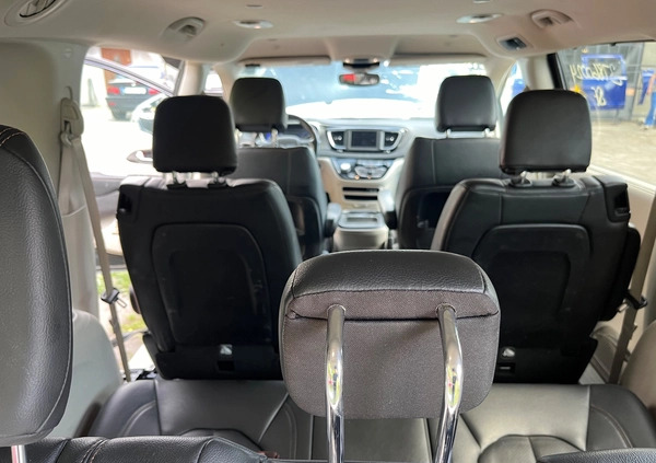 Chrysler Pacifica cena 58900 przebieg: 131000, rok produkcji 2020 z Warszawa małe 46